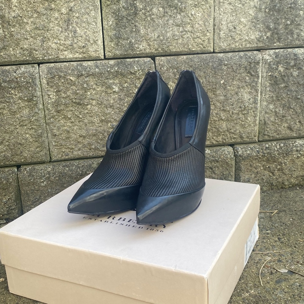 Burberry Black Pointed Ribbed Slip-On Heels - Picture 13 of 14